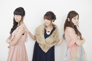 機嫌の悪そうな女性 © milatas