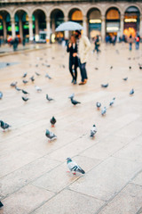 Obraz premium blurred city and people urban scene