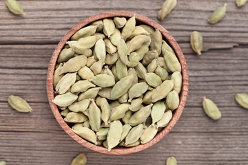 Green cardamom ayurveda plant spice in a wooden bowl