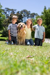 Obraz premium Happy siblings with their dog
