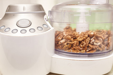 Kernel walnuts in a food processor