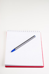 Naklejka premium pen on blank note book