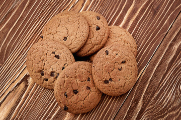 oat cookies on wooden table