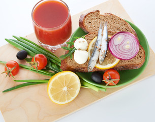 sardines on slice bread
