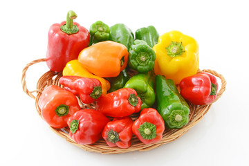 新鮮なピーマンとパプリカ