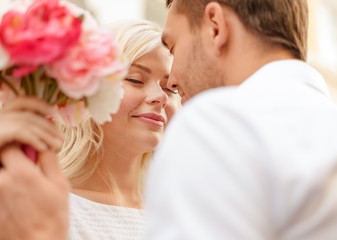 couple with flowers in the city