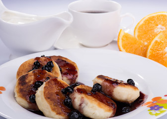 Delicious sweet cottage cheese pancakes with currant jam