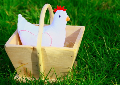poule en tissu,pondre dans un panier,d&eacute;co