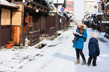 Obraz premium Family in Takayama town