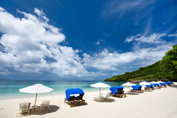 Fototapeta na wymiar Beautiful tropical beach at exotic island