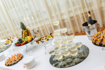 stand-up party, Champagne Pyramid