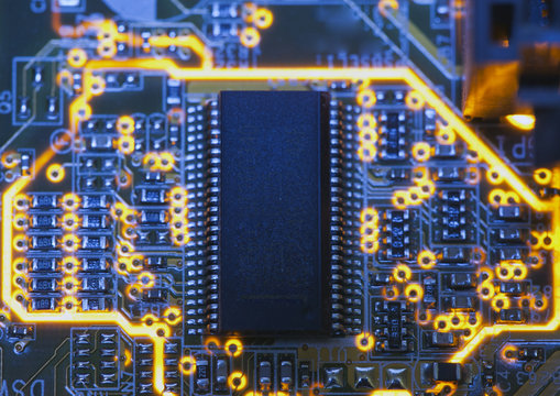 Electronic microcircuit and microchip