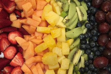 Sliced fruit arranged in rainbow