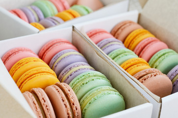 Set of colorful macaroon in the boxes - 79527237