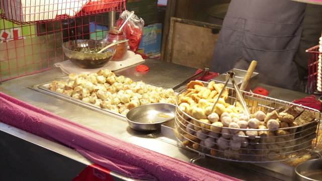 Dumplings grilling at vendor in Lehua Night Market in the Yonghe