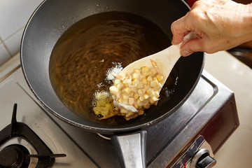 Frying ote-ote