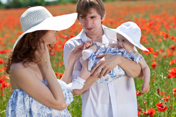 Obraz premium Happy young family in flowers field