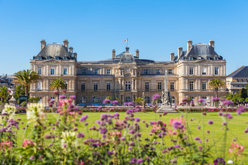 Luxembourg Palace in Jardin du Luxembourg