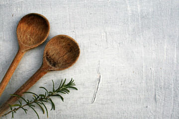 shabby chic holzschild kochlöffel rosmarin menu menü karte