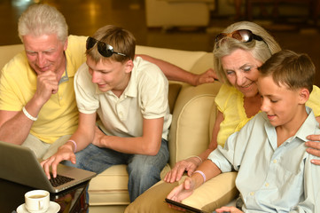 family sitting with laptop