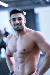 Fototapeta na wymiar handsome man exercising at the gym