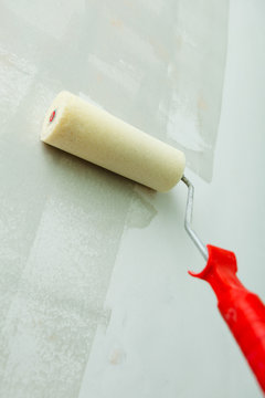 Wall Prime Coating With Priming Roller