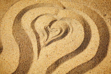 Fototapeta na wymiar Heart drawn in the sand