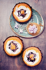 Cakes with blueberries and butter cream