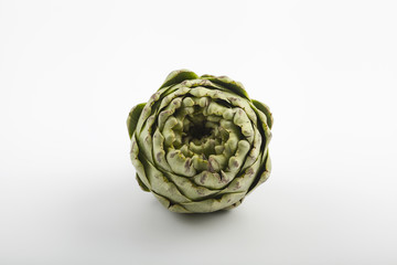 Fototapeta premium alcachofa sobre fondo blanco