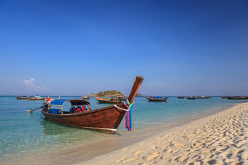 Fototapeta na wymiar Longtail boat and beautiful ocean of Koh Lipe island, Thailand