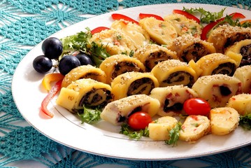 cheese collars with olives,mushroom and cranberry as snack