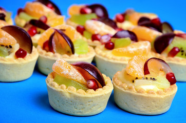 Mini tartes with fruit