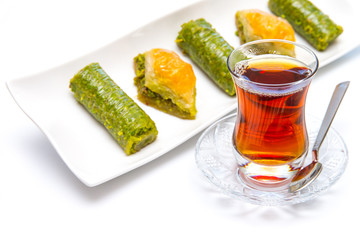 Türkische Baklava mit Tee