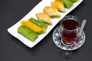 Türkische Baklava mit Tee