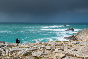 Panorama sur le Phare de la Vieille, le Raz de Sein et les falaises de la Pointe du Raz (GR34) -...
