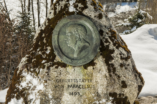 Denkmal f&uuml;r Paracelsus an seinem Geburtsort bei Einsiedeln, Schweiz