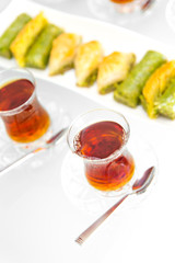 Türkische Baklava mit Tee