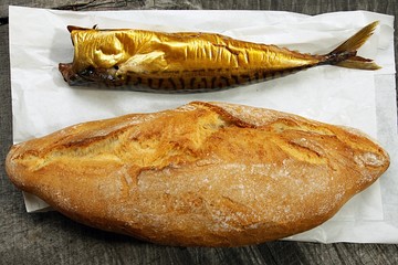 smoked mackerel and wheat bread
