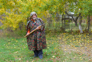 Elderly pleasant defend his farmstead entry with pitchfork