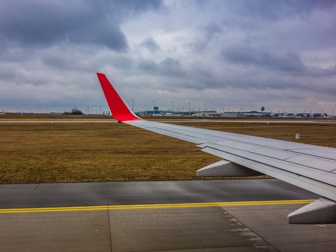 Flugzeug vor Start am Münchner Flughafen