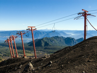 Fototapeta na wymiar Sessellift am Vulkan Villarrica