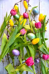 Osterkarte - bunter Blumenstrauß mit Ostereiern