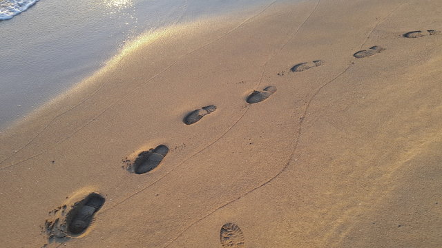 Huellas en la playa