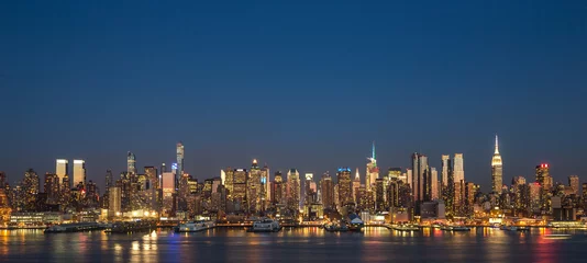 Keuken spatwand met foto New York City Manhattan midtown buildings skyline night © blvdone
