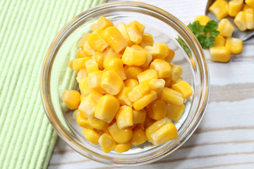 Süßer Mais in einer Glasschale