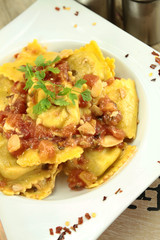 ravioli à la sauce tomate
