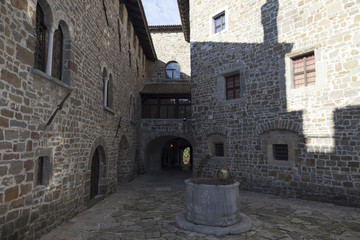 Pozzo nella piazzetta del Castello, Gorizia