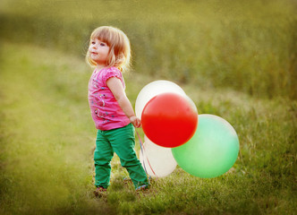 mädchen mit luftballons