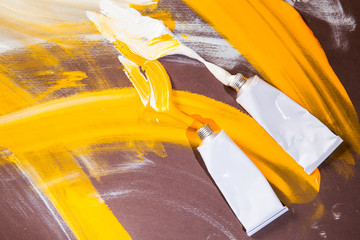 White and yellow color tubes