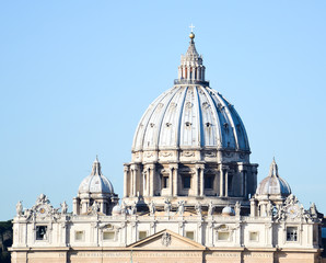 Fototapeta na wymiar Saint Peter cathedral dome